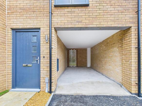 CAM01338G0-PR0165-STILL010