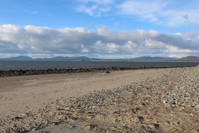 .Llandanwg beach