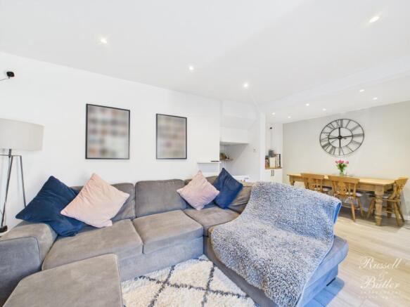 CAM01995G0-PR0261-STILL001