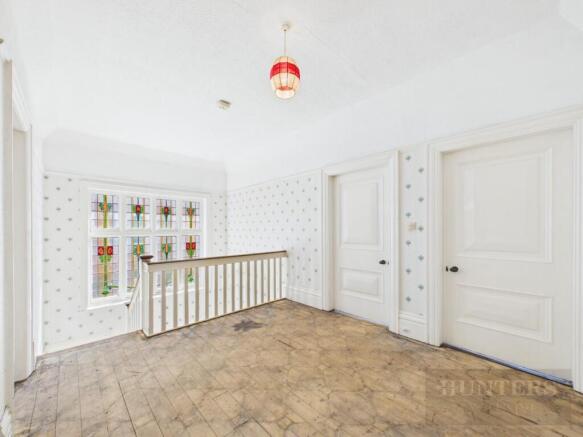 5 bed Detached for sale Image 10