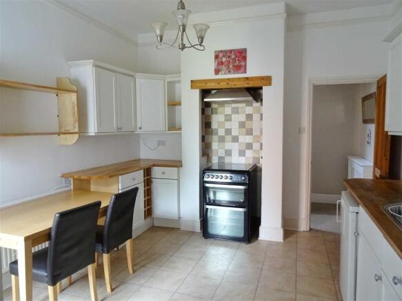 KITCHEN/DINING ROOM: