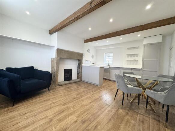 LIVING KITCHEN