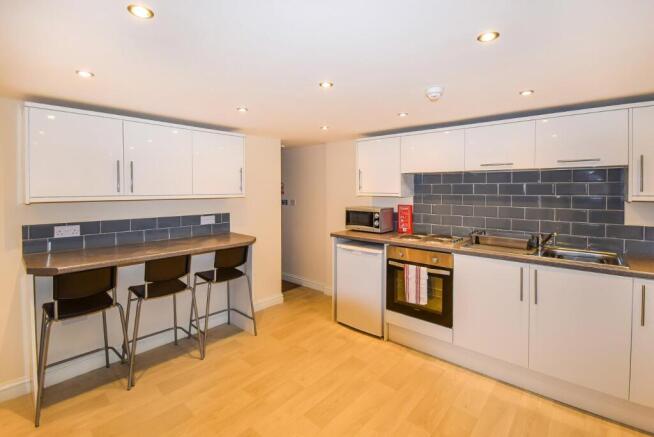 1 bed House Share to rent Image 5
