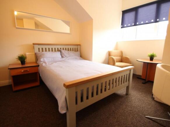4 bed End of Terrace to rent Image 4