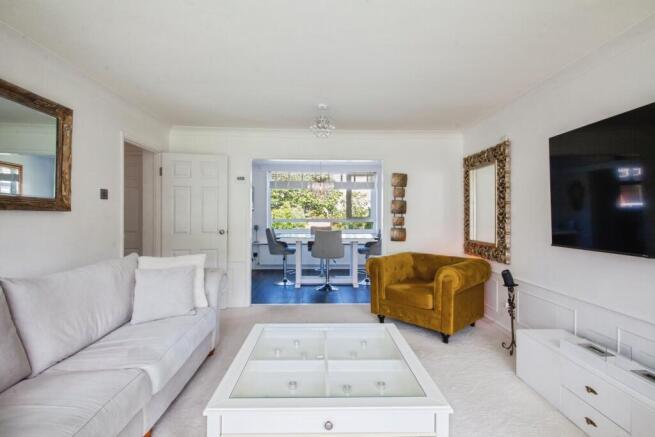 2 bed Apartment for sale Image 5
