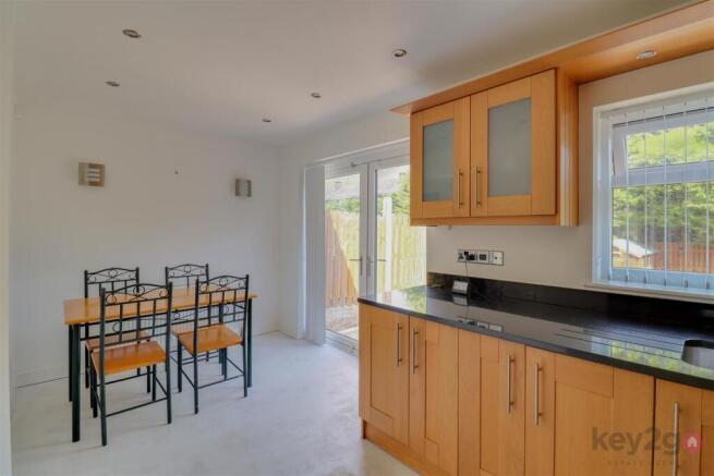 3 bed Semi-Detached to rent Image 8