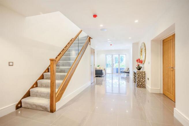 8502843-interior16.jpg