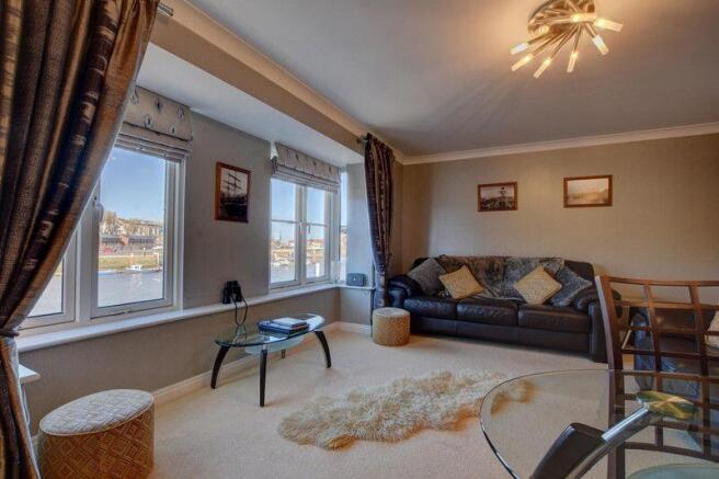 3 bed Apartment for sale Image 5