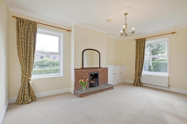 4 bed House for sale Image 5