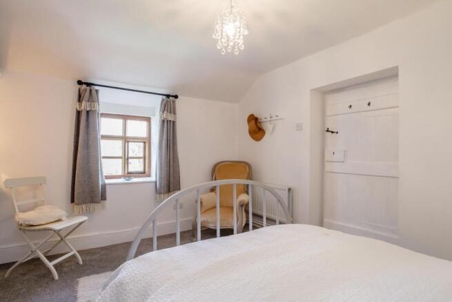 8366278-interior22.jpg