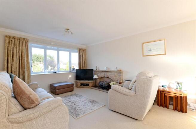 Living room 1.jpg