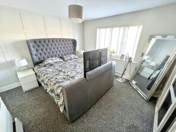4 bed Detached for sale Image 8