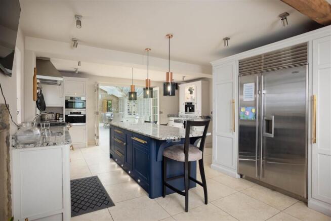 8 bed Detached for sale Image 5