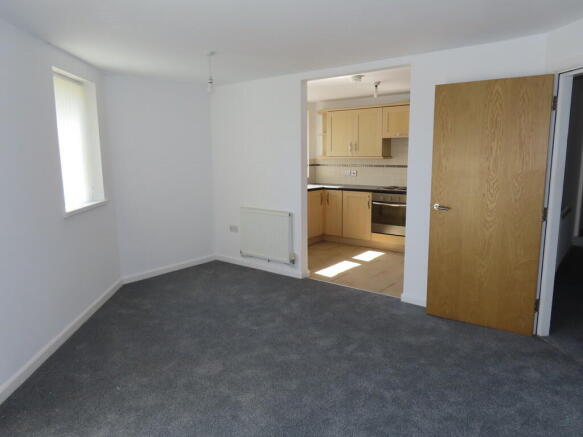 2 bed Flat to rent Image 5