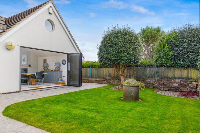 8 Bi-fold From Garden25 Start Bay Park Strete - 25