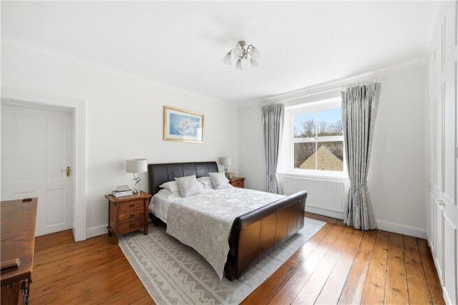 5 bed Detached for sale Image 12