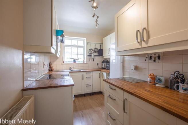 34 Kitchen.jpg