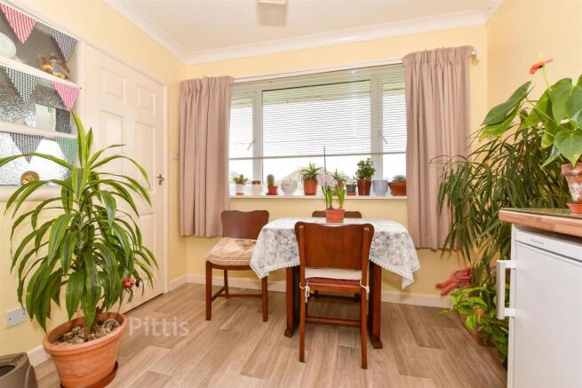 Kitchen/ Dining Room