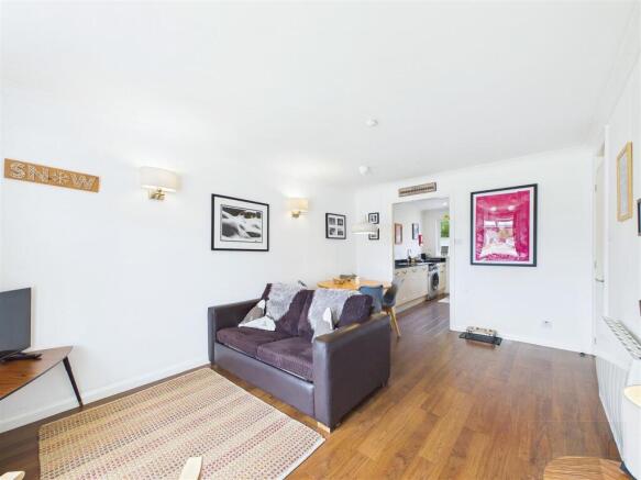 Sitting Room / Dining Area