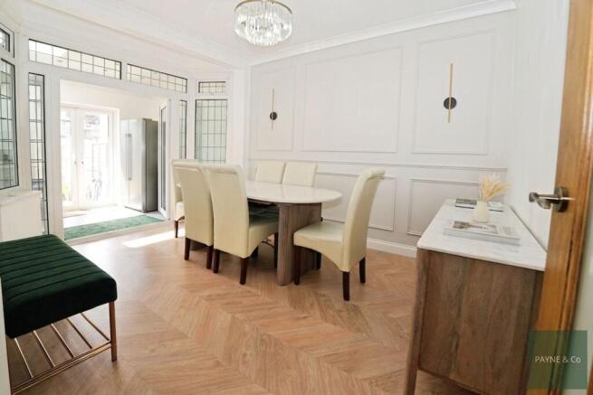 Christie Gardens, Romford, RM6 photo 4