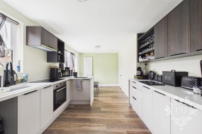 4 bed Semi-Detached for sale Image 3