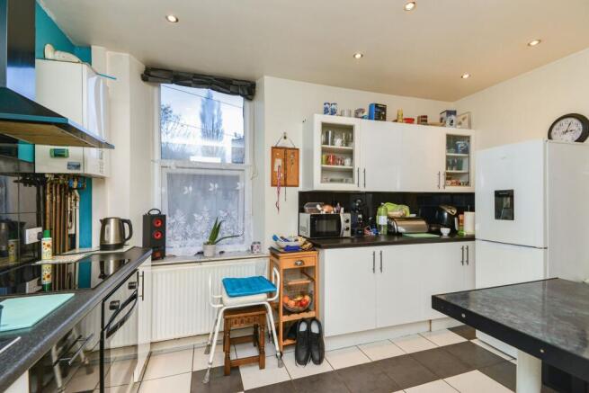 Kitchen (Flat 1)