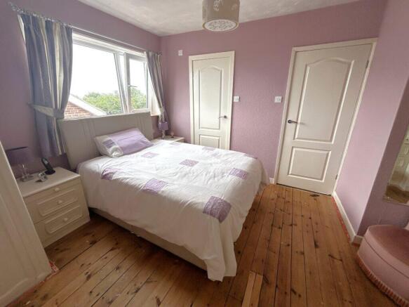 5 bed Semi-Detached for sale Image 11