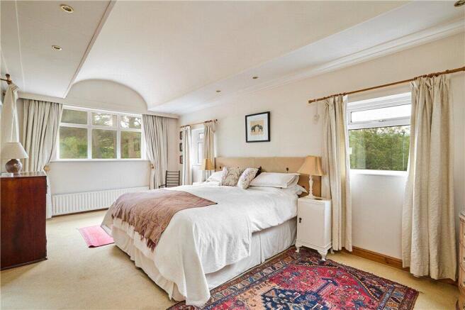 4 bed Detached for sale Image 9