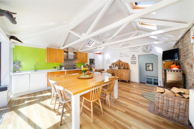 Over Court Mews, Almondsbury Kitchen Diner 2.jpg