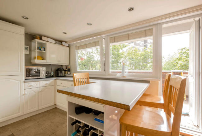 8472150-interior_05-800