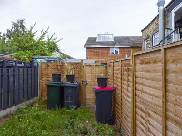 2 bed End of Terrace to rent Image 6