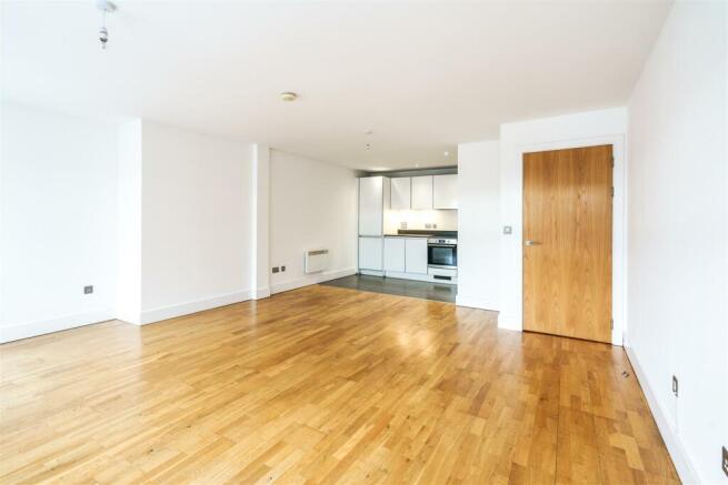 Apt U Redcliffe Livig room -1-2.jpg