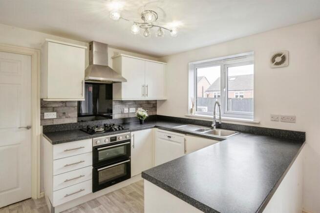 4 bed Detached for sale Image 6
