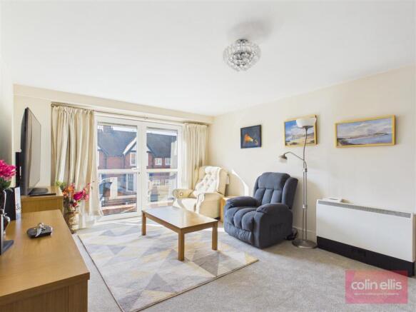 2 bed Flat for sale Image 5
