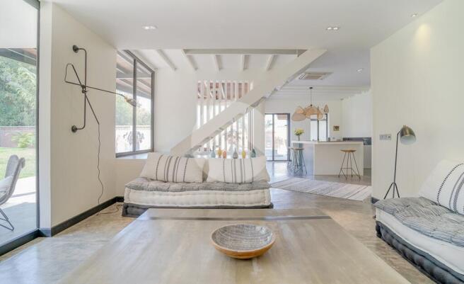 4 Bedroom Luxury Villa For Sale - Svay Dangkum, Siem Reap