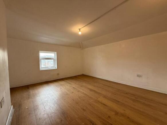 2 bed End of Terrace to rent Image 8