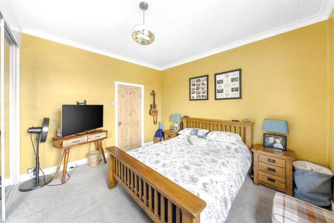 3 bed Terraced for sale Image 11
