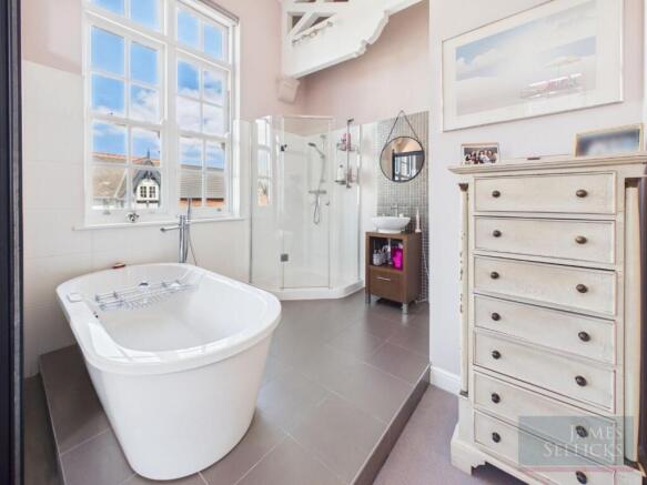 En-Suite Bathroom