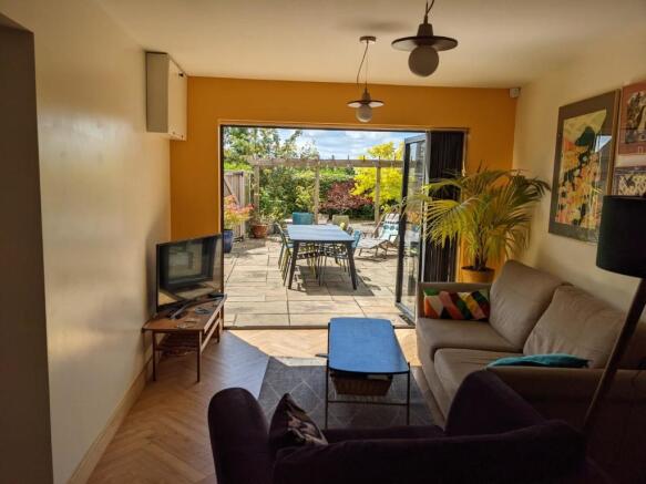 23 Jeffries Lane - outlook onto front garden.jpg