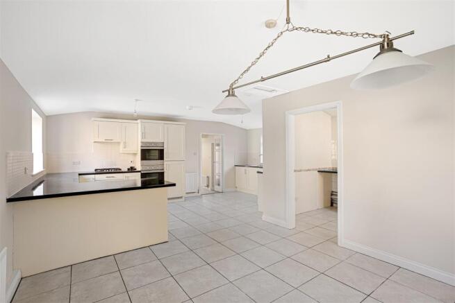 3 bed Semi-Detached for sale Image 4
