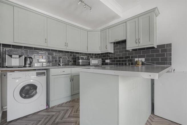 2 Church View, The Green Datchet, SL3 9EH8.JPG