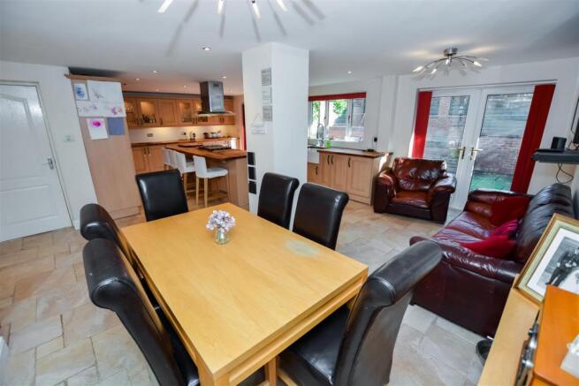 OPEN PLAN LOUNGE / KITCHEN / DINER