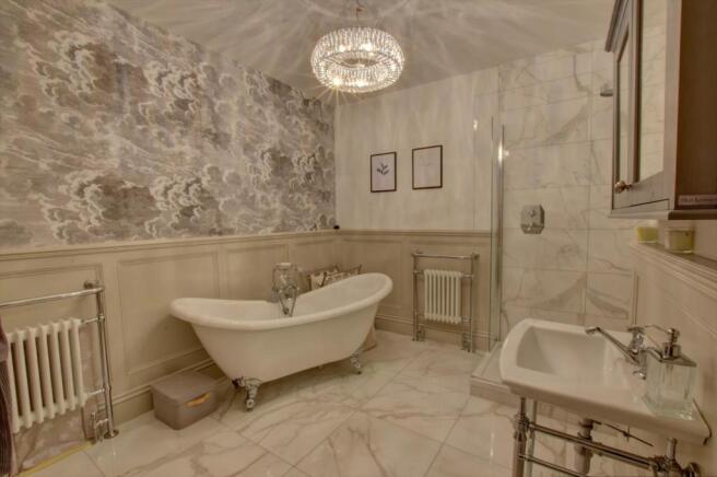 Bathroom 1.jpg