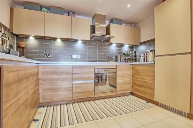 Kitchen 2.jpg