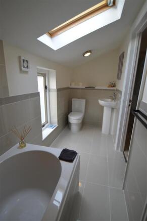 bathroom 3.JPG