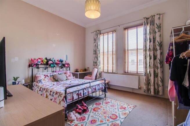 4 bed Semi-Detached for sale Image 5