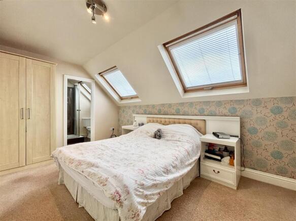 3 bed Semi-Detached for sale Image 10