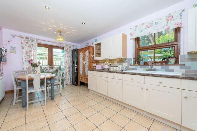 kitchen/dining...