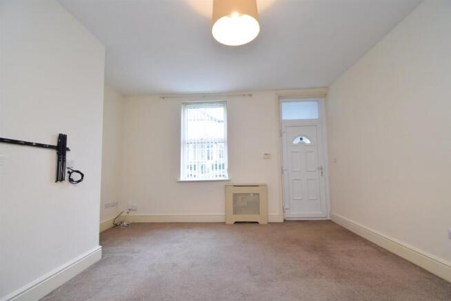 2 bed Terraced to rent Image 4