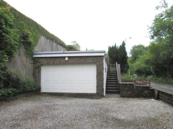 Garage & P...